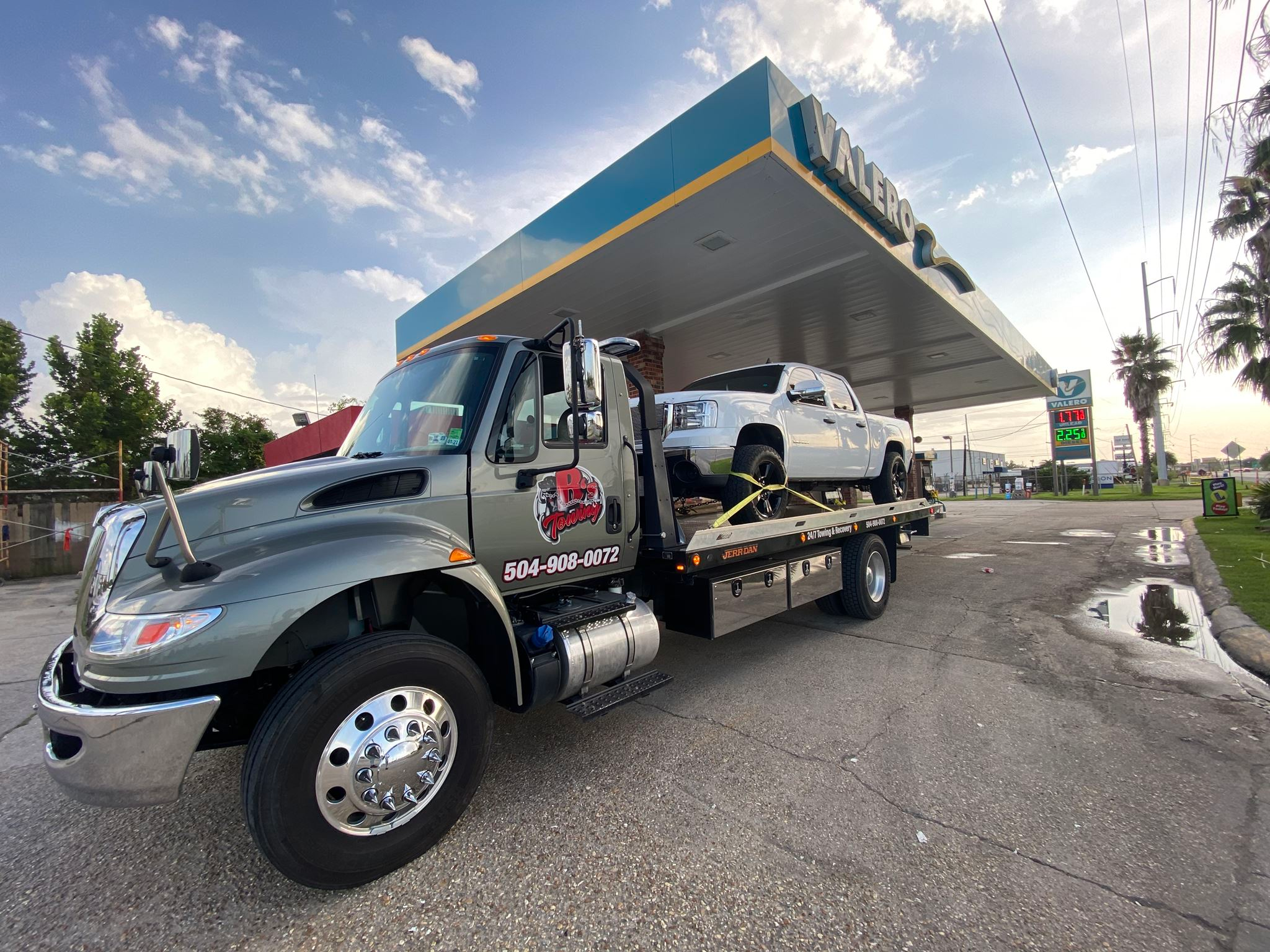 Local Light Heavy Duty Towing Tow Truck Wrecker Roadside Assistance Services Near Me in New Orleans Louisiana (LA) and surrounding areas including but not limited to the Westbank, Harvey, Gretna, Algiers, Marrero, Westwego, Belle Chasse, Chalmette, Luling, Destrehan, Kenner & Metairie.