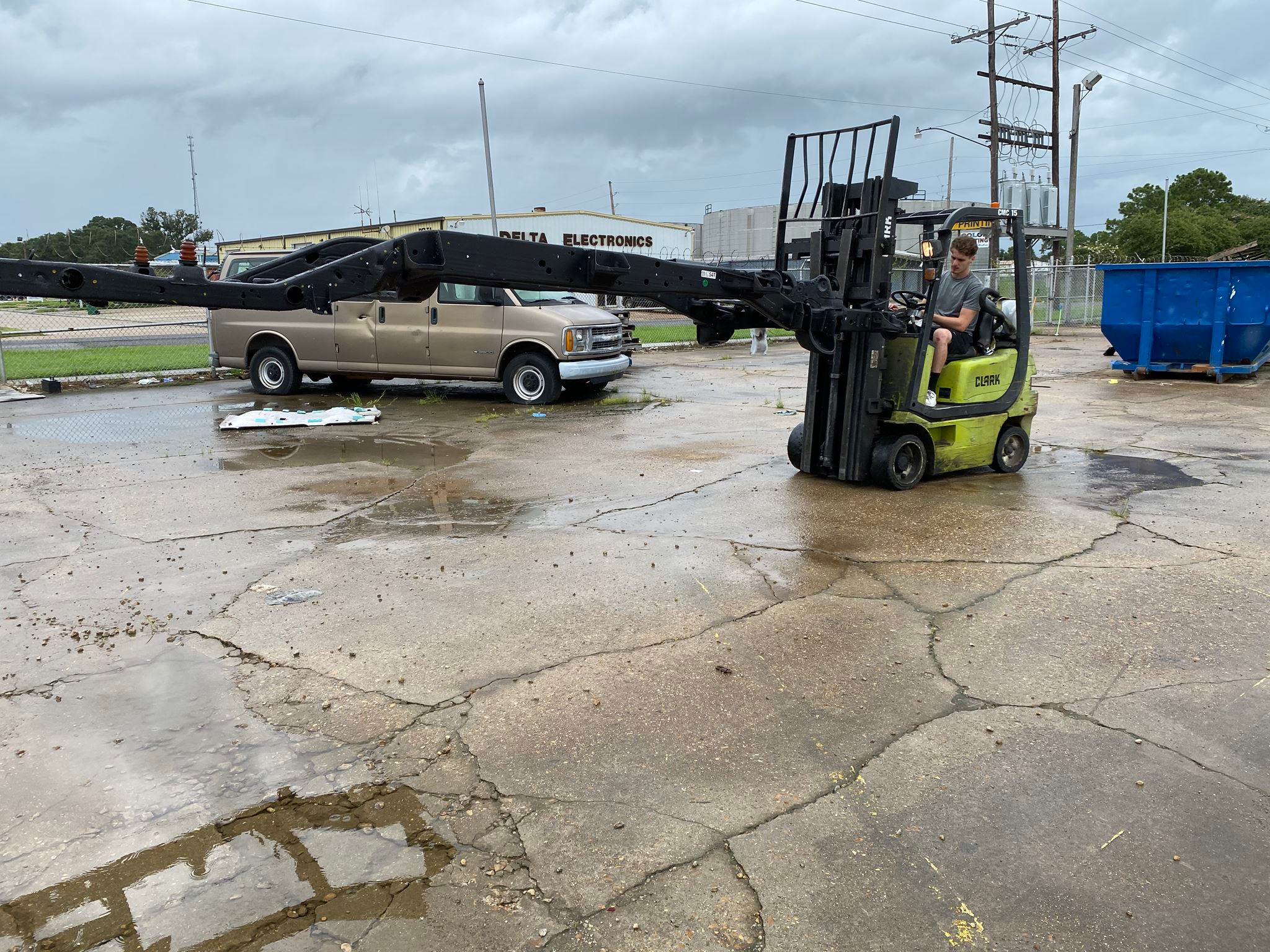 Local Light Heavy Duty Towing Tow Truck Wrecker Roadside Assistance Services Near Me in New Orleans Louisiana (LA) and surrounding areas including but not limited to the Westbank, Harvey, Gretna, Algiers, Marrero, Westwego, Belle Chasse, Chalmette, Luling, Destrehan, Kenner & Metairie.