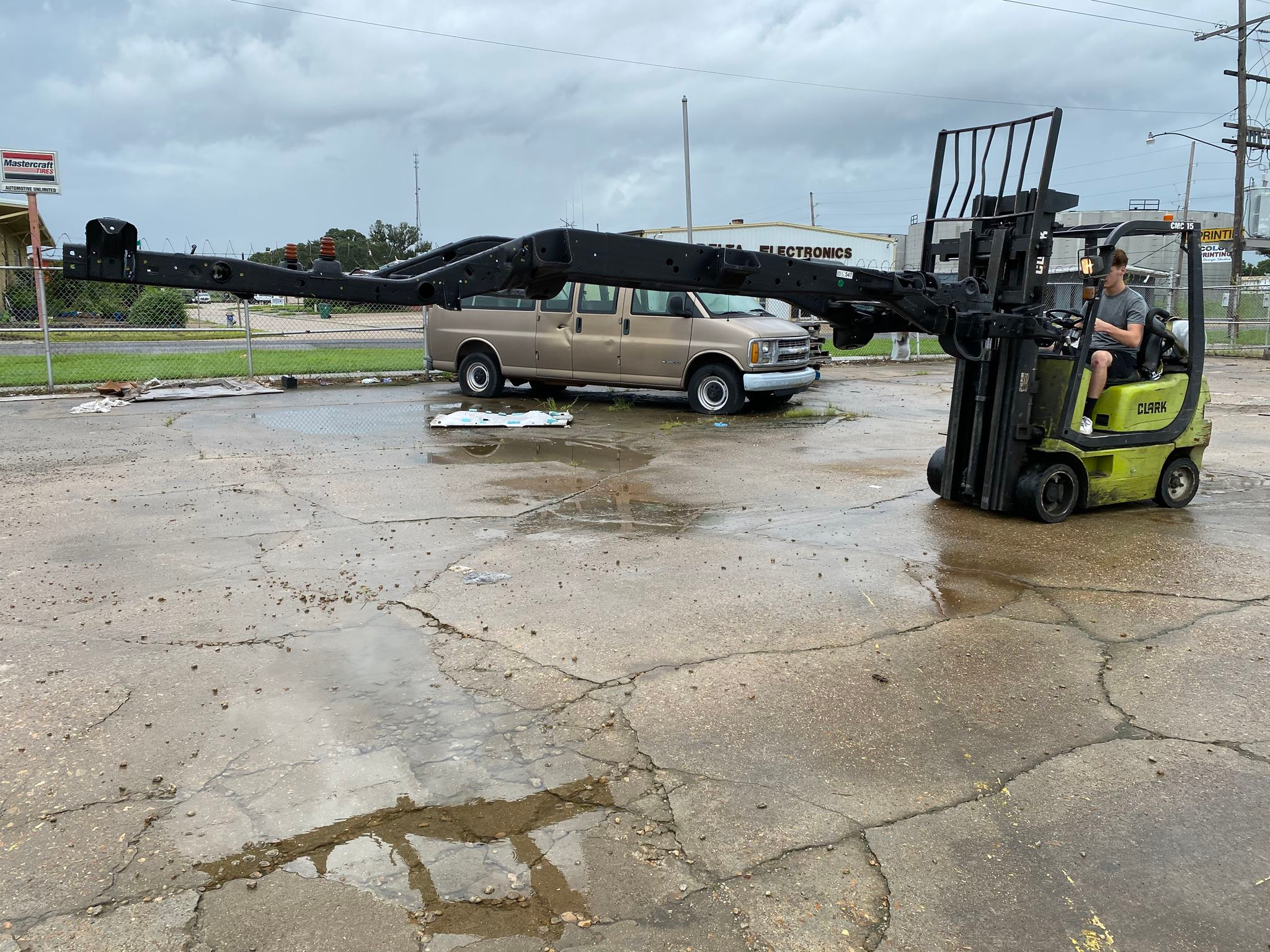 Local Light Heavy Duty Towing Tow Truck Wrecker Roadside Assistance Services Near Me in New Orleans Louisiana (LA) and surrounding areas including but not limited to the Westbank, Harvey, Gretna, Algiers, Marrero, Westwego, Belle Chasse, Chalmette, Luling, Destrehan, Kenner & Metairie.