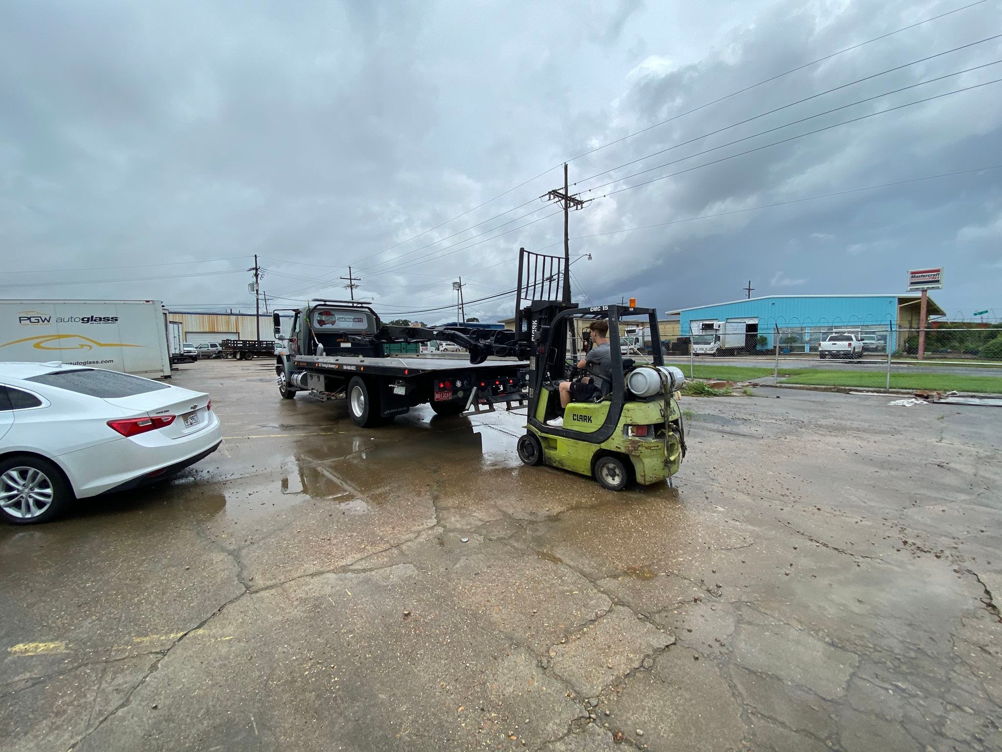Local Light Heavy Duty Towing Tow Truck Wrecker Roadside Assistance Services Near Me in New Orleans Louisiana (LA) and surrounding areas including but not limited to the Westbank, Harvey, Gretna, Algiers, Marrero, Westwego, Belle Chasse, Chalmette, Luling, Destrehan, Kenner & Metairie.