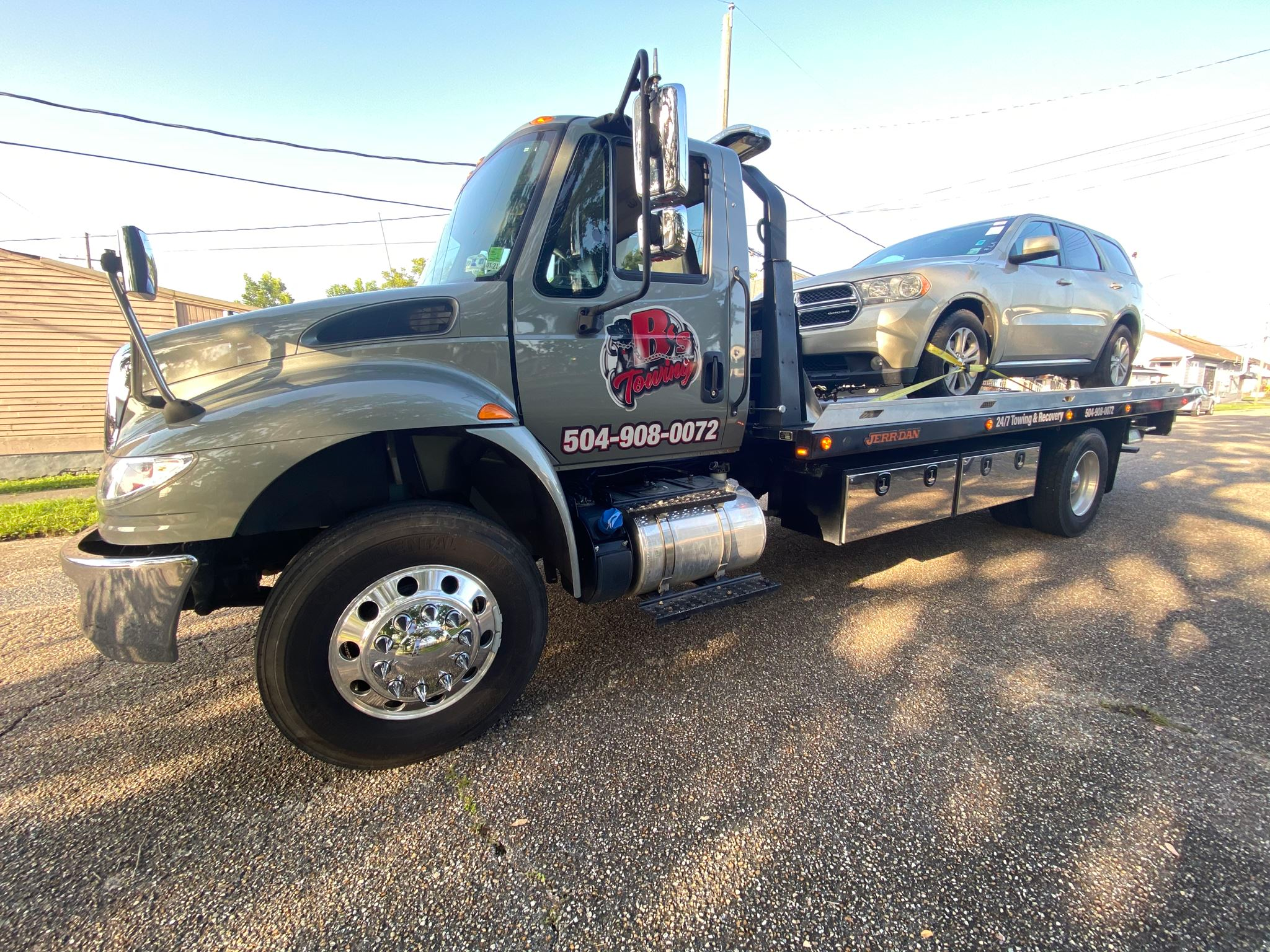 Local Light Heavy Duty Towing Tow Truck Wrecker Roadside Assistance Services Near Me in New Orleans Louisiana (LA) and surrounding areas including but not limited to the Westbank, Harvey, Gretna, Algiers, Marrero, Westwego, Belle Chasse, Chalmette, Luling, Destrehan, Kenner & Metairie.