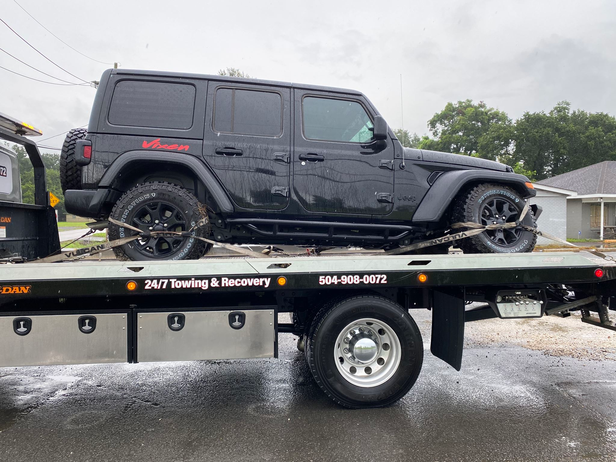 Local Light Heavy Duty Towing Tow Truck Wrecker Roadside Assistance Services Near Me in New Orleans Louisiana (LA) and surrounding areas including but not limited to the Westbank, Harvey, Gretna, Algiers, Marrero, Westwego, Belle Chasse, Chalmette, Luling, Destrehan, Kenner & Metairie.