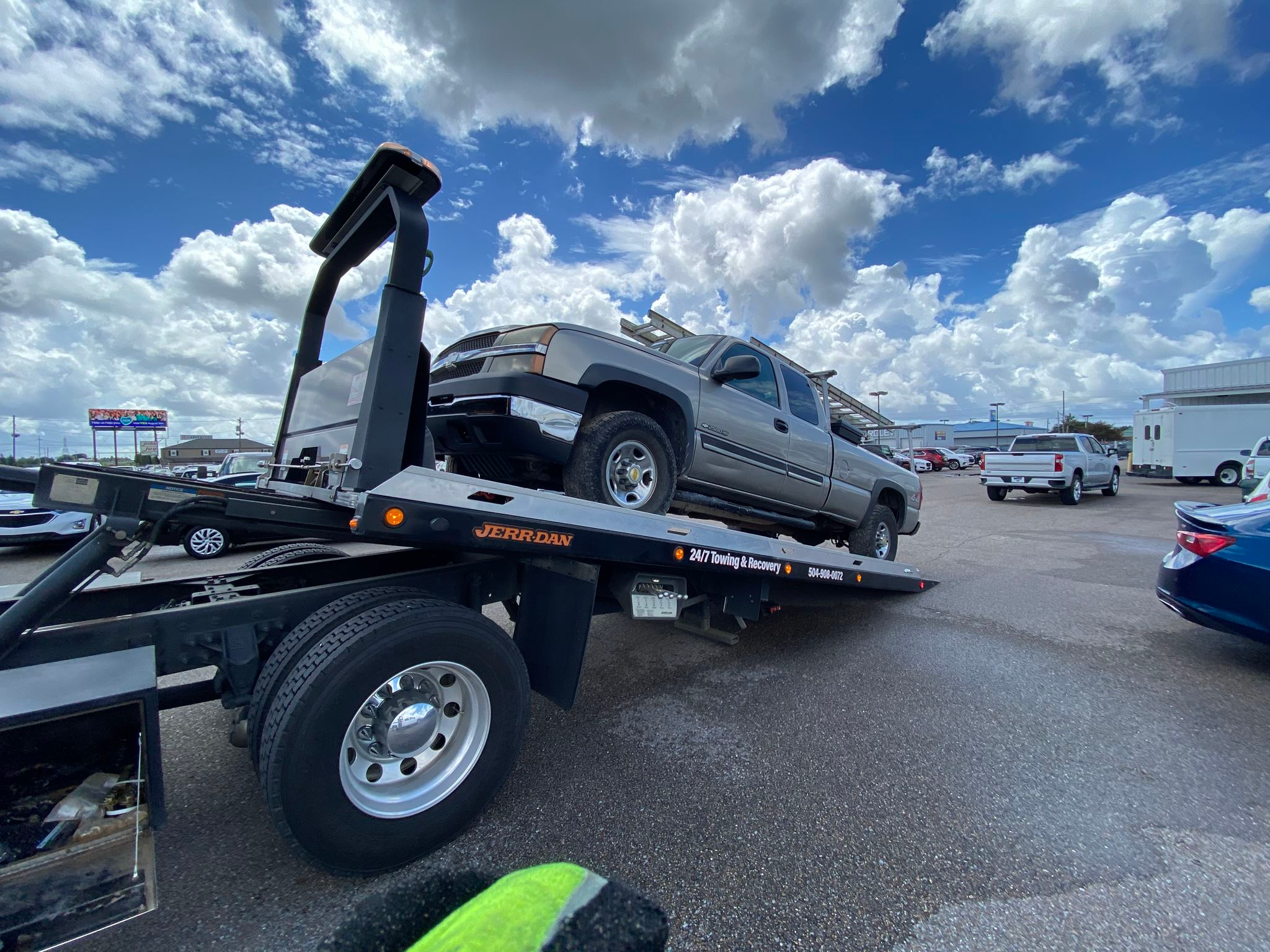 Local Light Heavy Duty Towing Tow Truck Wrecker Roadside Assistance Services Near Me in New Orleans Louisiana (LA) and surrounding areas including but not limited to the Westbank, Harvey, Gretna, Algiers, Marrero, Westwego, Belle Chasse, Chalmette, Luling, Destrehan, Kenner & Metairie.