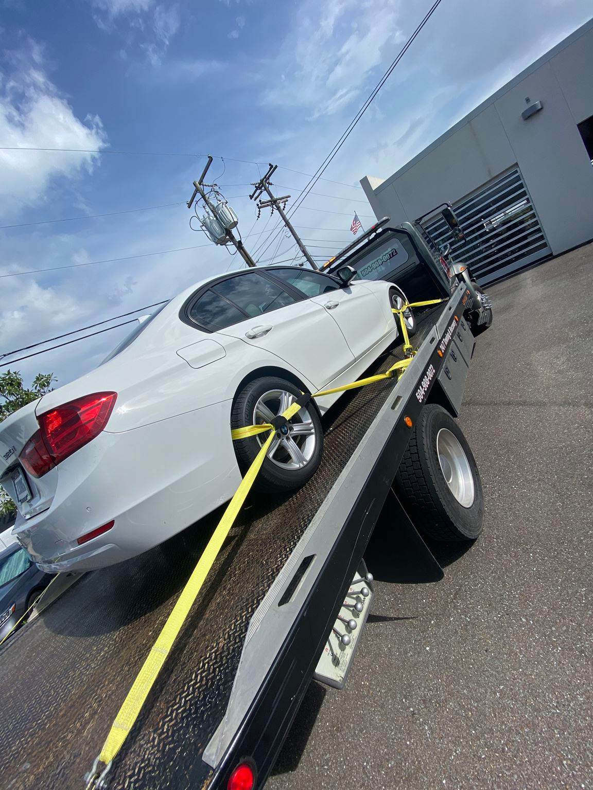 Local Light Heavy Duty Towing Tow Truck Wrecker Roadside Assistance Services Near Me in New Orleans Louisiana (LA) and surrounding areas including but not limited to the Westbank, Harvey, Gretna, Algiers, Marrero, Westwego, Belle Chasse, Chalmette, Luling, Destrehan, Kenner & Metairie.