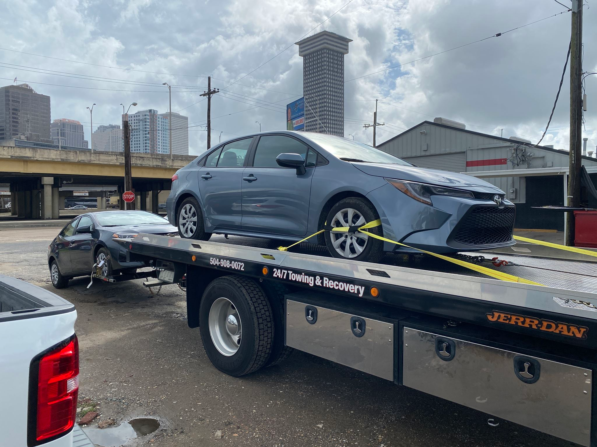 Local Light Heavy Duty Towing Tow Truck Wrecker Roadside Assistance Services Near Me in New Orleans Louisiana (LA) and surrounding areas including but not limited to the Westbank, Harvey, Gretna, Algiers, Marrero, Westwego, Belle Chasse, Chalmette, Luling, Destrehan, Kenner & Metairie.