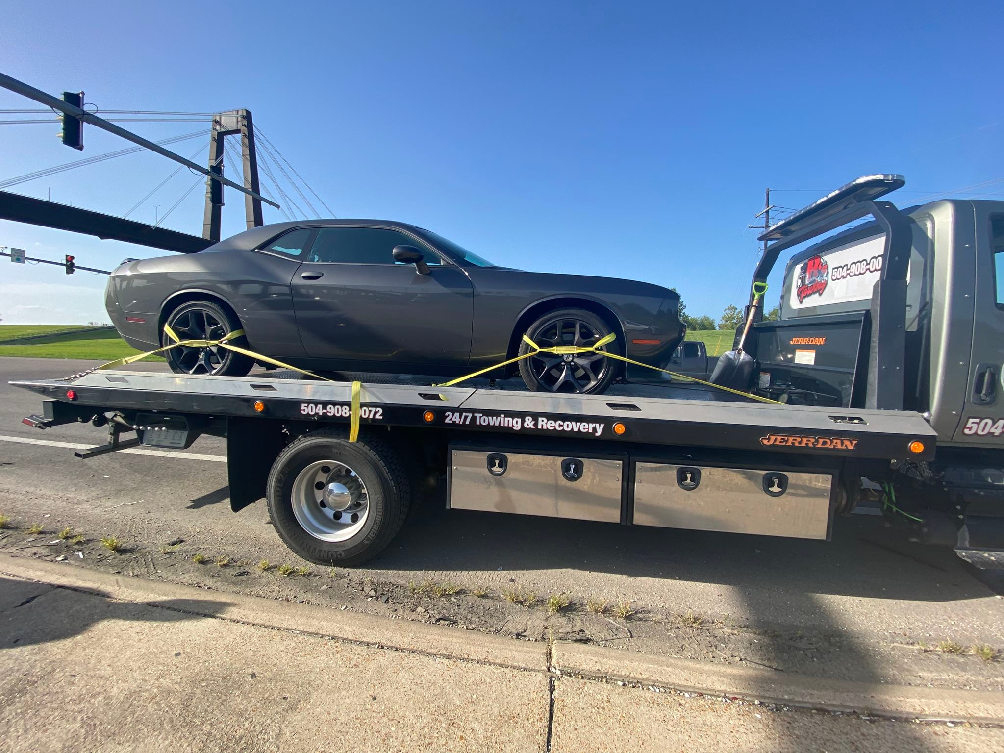 Local Light Heavy Duty Towing Tow Truck Wrecker Roadside Assistance Services Near Me in New Orleans Louisiana (LA) and surrounding areas including but not limited to the Westbank, Harvey, Gretna, Algiers, Marrero, Westwego, Belle Chasse, Chalmette, Luling, Destrehan, Kenner & Metairie.