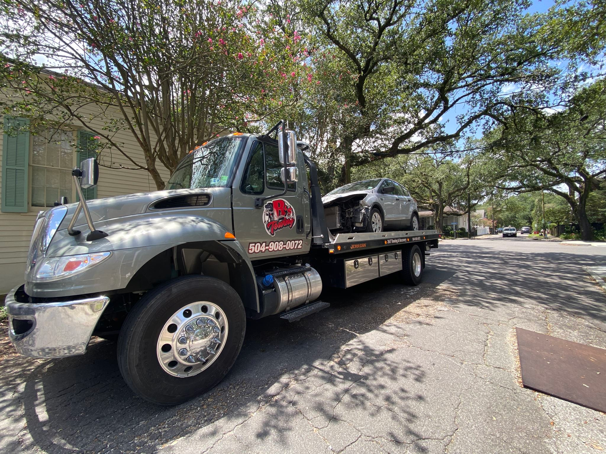 Local Light Heavy Duty Towing Tow Truck Wrecker Roadside Assistance Services Near Me in New Orleans Louisiana (LA) and surrounding areas including but not limited to the Westbank, Harvey, Gretna, Algiers, Marrero, Westwego, Belle Chasse, Chalmette, Luling, Destrehan, Kenner & Metairie.