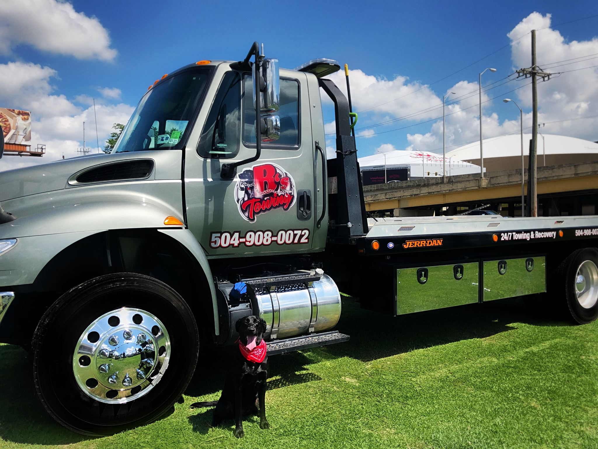 Local Light Heavy Duty Towing Tow Truck Wrecker Roadside Assistance Services Near Me in New Orleans Louisiana (LA) and surrounding areas including but not limited to the Westbank, Harvey, Gretna, Algiers, Marrero, Westwego, Belle Chasse, Chalmette, Luling, Destrehan, Kenner & Metairie.