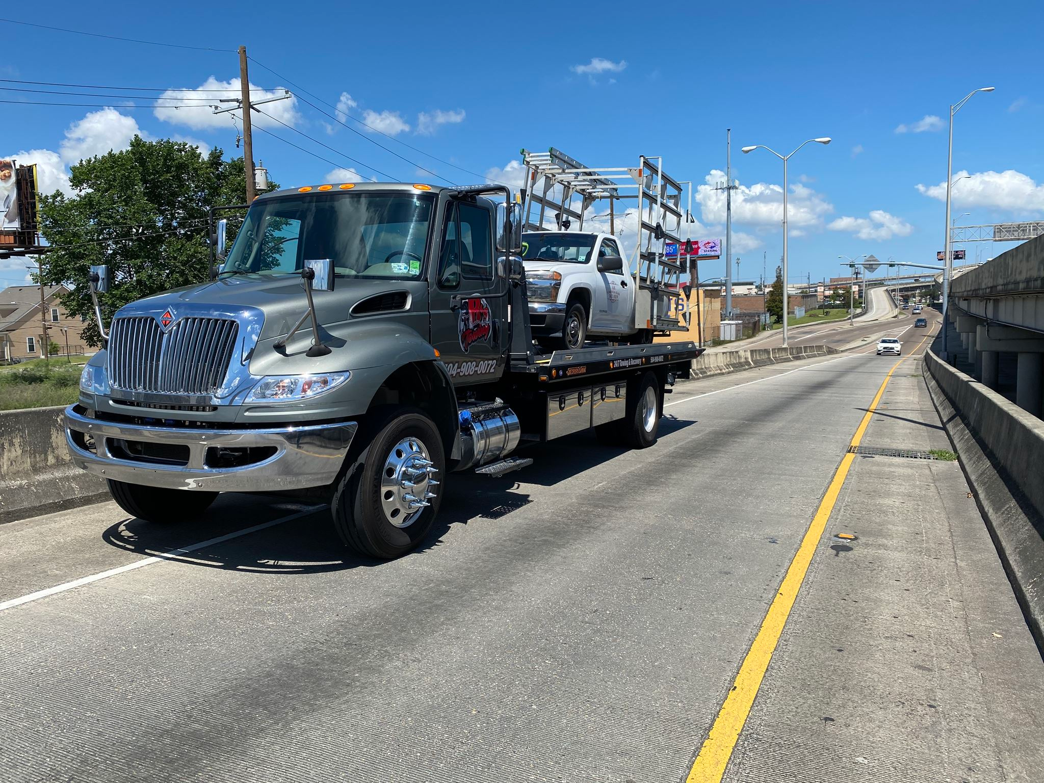 Local Light Heavy Duty Towing Tow Truck Wrecker Roadside Assistance Services Near Me in New Orleans Louisiana (LA) and surrounding areas including but not limited to the Westbank, Harvey, Gretna, Algiers, Marrero, Westwego, Belle Chasse, Chalmette, Luling, Destrehan, Kenner & Metairie.