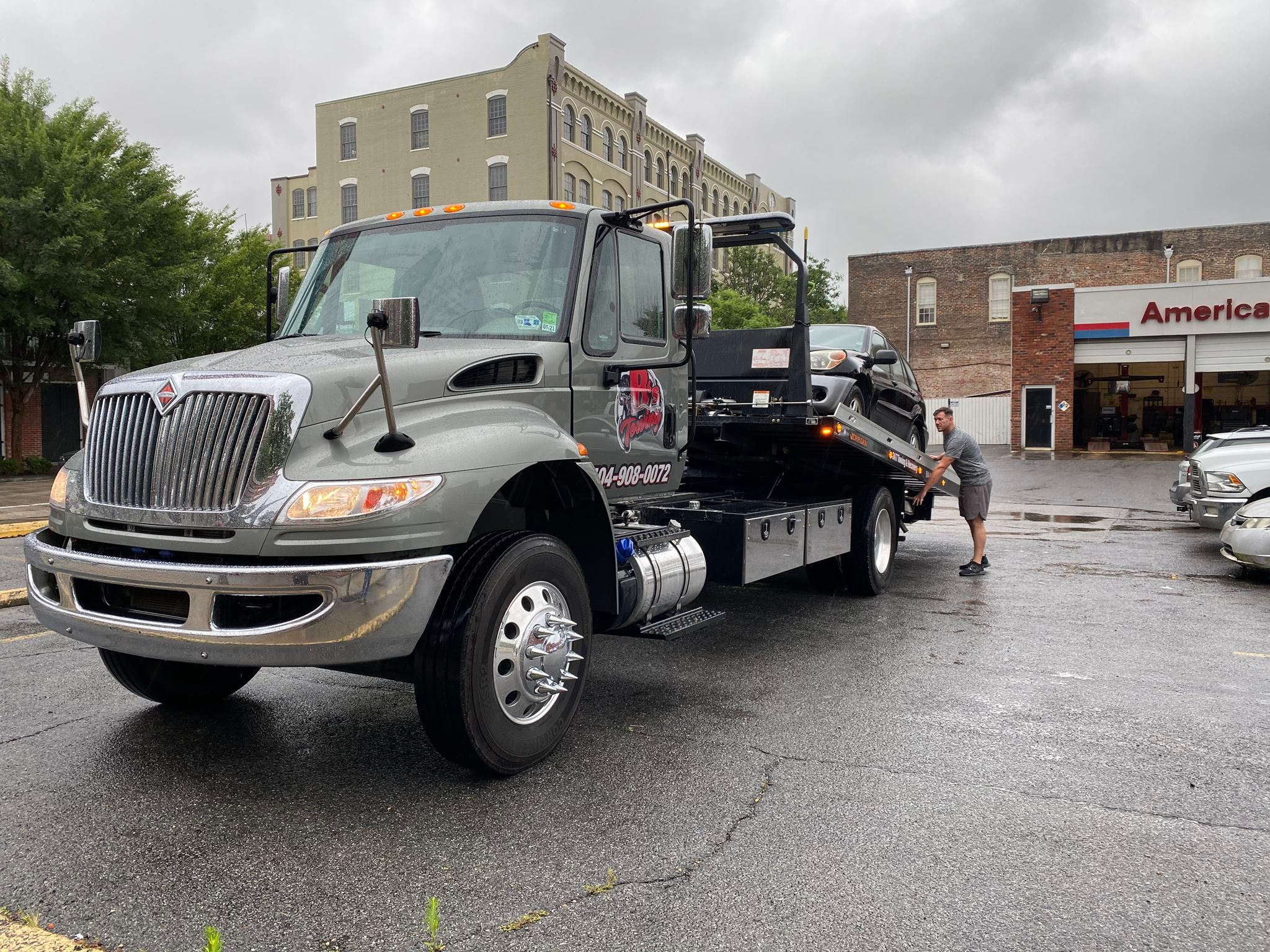 Local Light Heavy Duty Towing Tow Truck Wrecker Roadside Assistance Services Near Me in New Orleans Louisiana (LA) and surrounding areas including but not limited to the Westbank, Harvey, Gretna, Algiers, Marrero, Westwego, Belle Chasse, Chalmette, Luling, Destrehan, Kenner & Metairie.