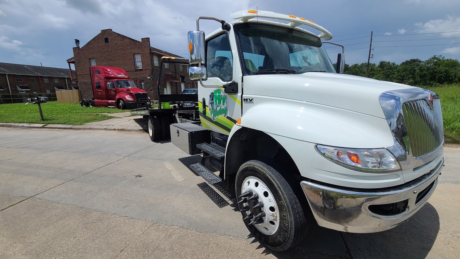 B’s Towing company truck